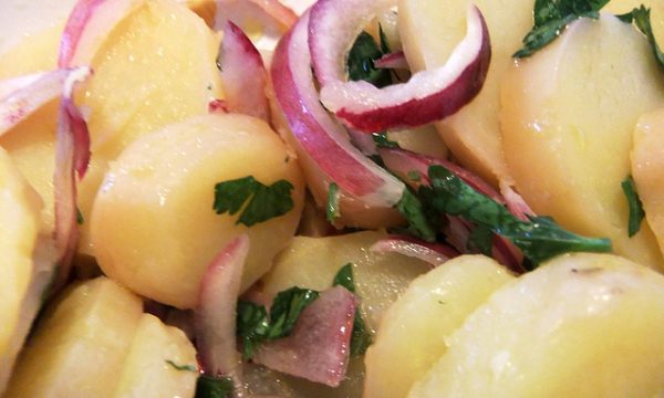 Insalata di patate e cipolle