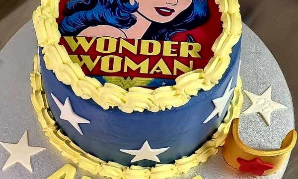 Wonder Woman Cake